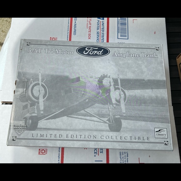 FORD MOTOR CO PLANE 5AT Tri-motor METAL SPEC CAST 1995 mfg toy airplane bank - Picture 2 of 9